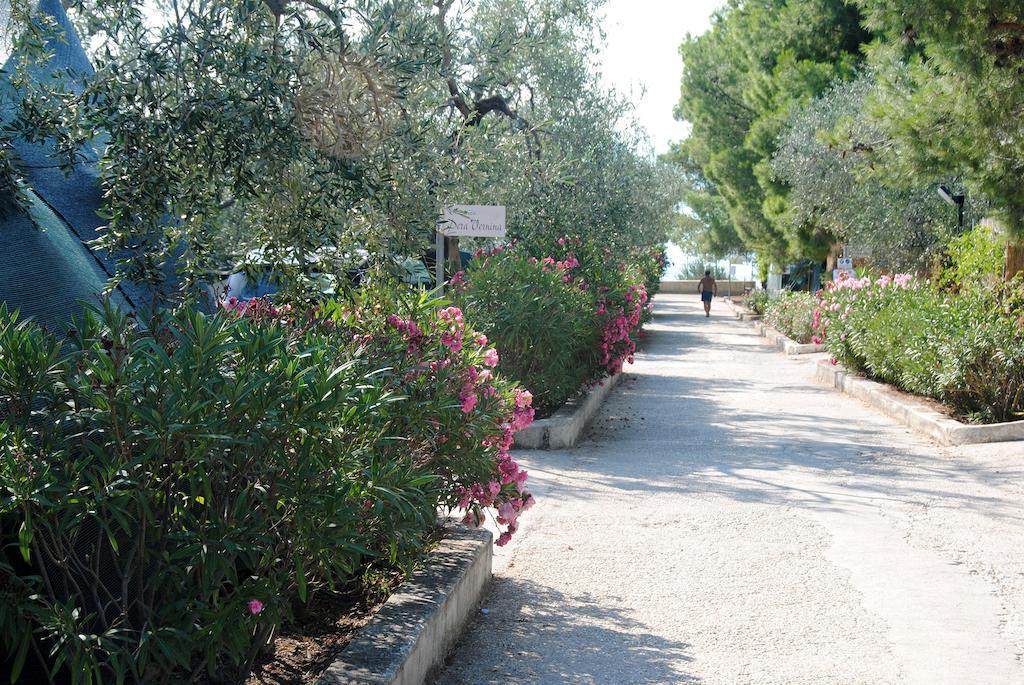 Leonardo Casa Vacanze Villa Mattinata Esterno foto